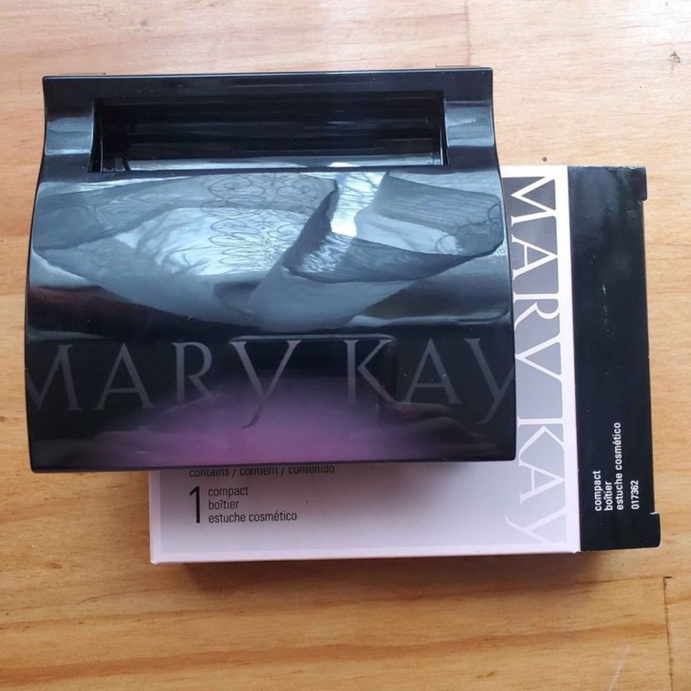 Mary Kay NIB 7 products for eyes + cosmetic compact